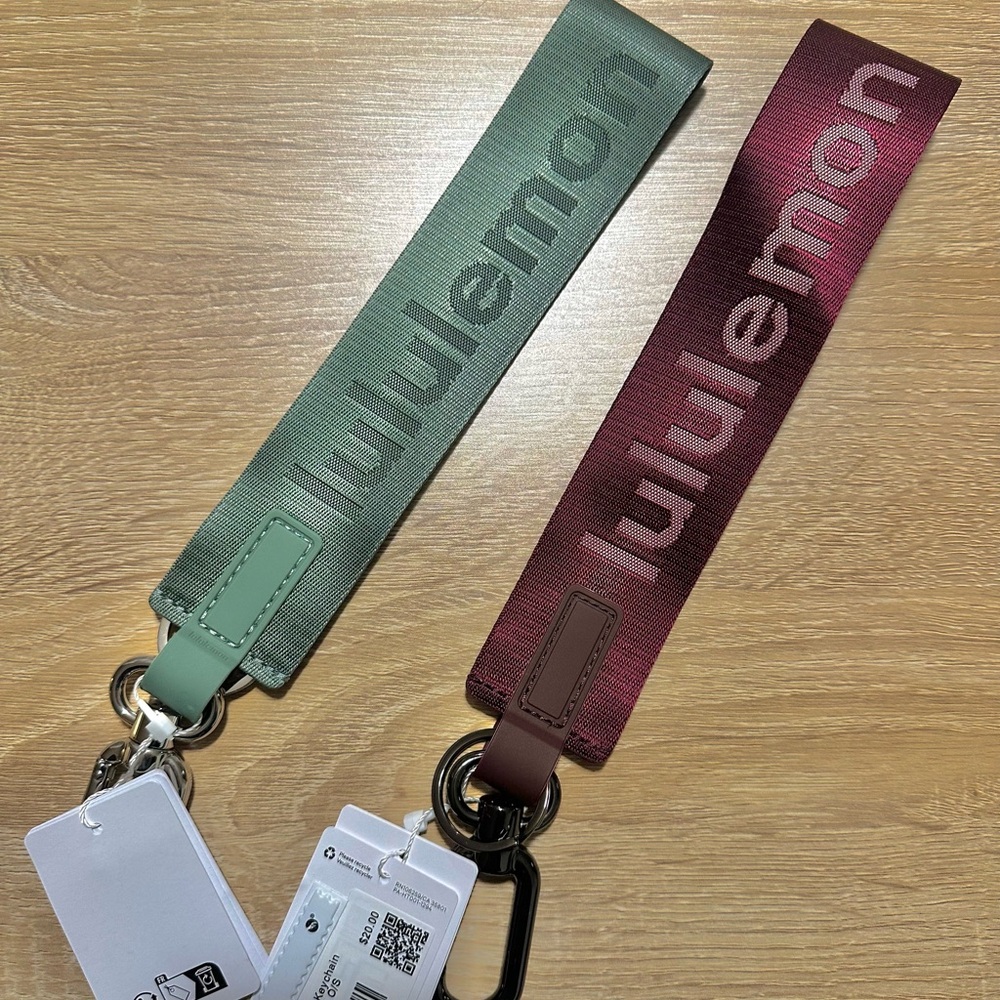 Lululemon never lost keychain set